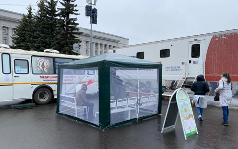 Мобильный пункт вакцинации на Театральной площади переедет