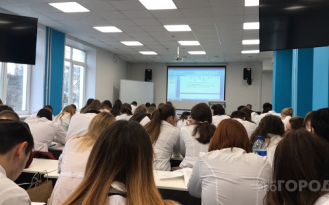 Миздрав будет платить медикам по 200 рублей за каждого привитого от COVID-19