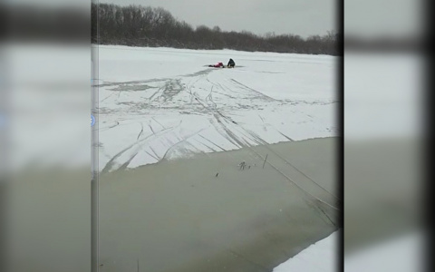 В Кирово-Чепецке утром под лед ушел рыбак