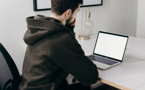 18-летний кировчанин совращал девочек с помощью социальных сетей