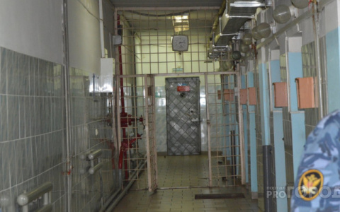 Фекалии на обед и обливание кипятком: кировские заключенные рассказали о пытках