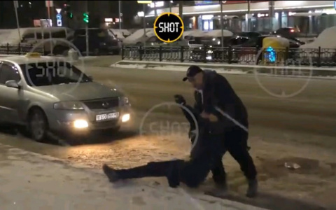 Кировский таксист избил бездомного и распылил перцовый баллончик ему в лицо