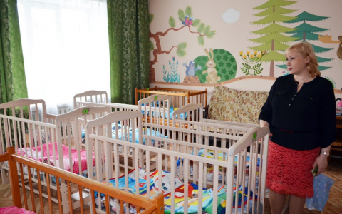 Специалисты дома ребенка в Слободском выходили малыша с ДЦП и нашли ему семью