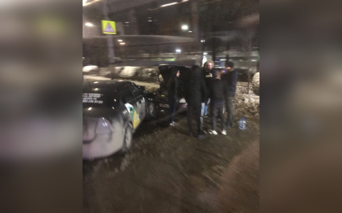 В Кирове на Комсомольской площади произошло серьезное ДТП с пострадавшими