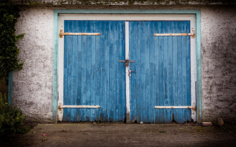 В Кирове мужчина «позаботился» о брошенном автомобиле