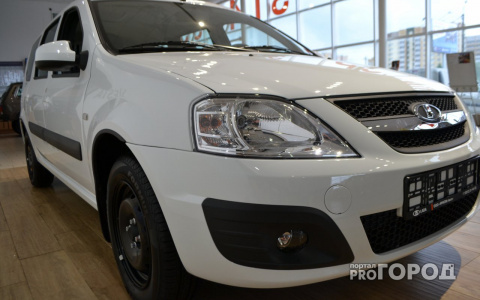 Власти Кирова закупят четыре авто с подогревом сидений и бортовым компьютером