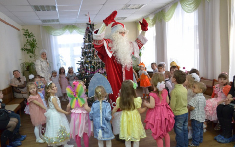 В Кировской области на новогодние утренники родителей пустят только по QR-кодам