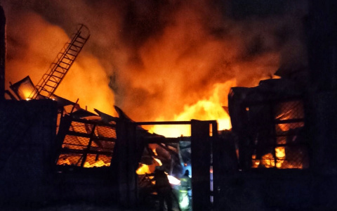 В Кировской области сгорел заброшенный спиртзавод