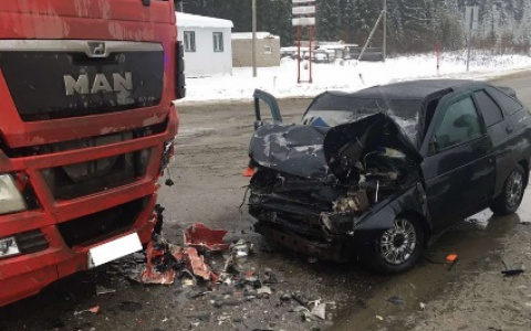 На трассе Кировской области страшная авария унесла жизни трех человек