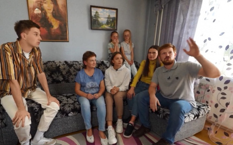 В Кирове гостиную семьи преобразила программа НТВ «Квартирный вопрос»