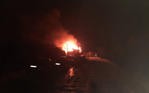 В Кировской области загорелось здание администрации