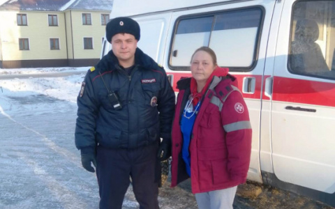 В Кировской области полицейский принял роды в машине по дороге в роддом