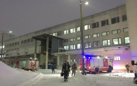 11 пожарных машин окружили «Дом печати-Вятка»