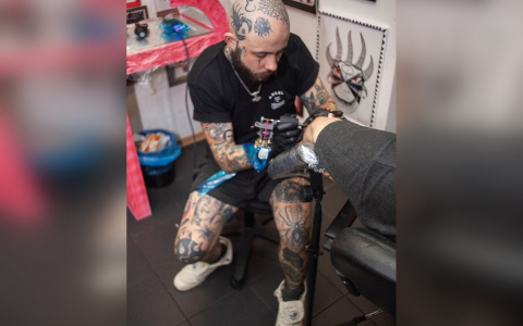 Сертификат на теле: кировские татуировщики высказались об изображениях в виде QR-кодов