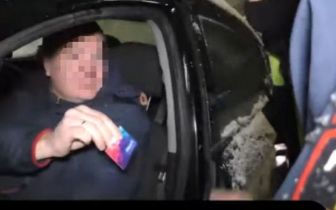 В Кирове водитель предъявил полиции вместо прав бонусную карту и ударил инспектора