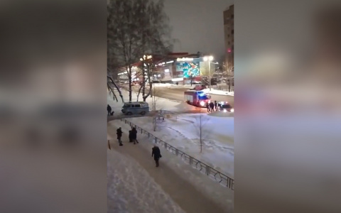 В Кирове к ТЦ «Микс» съехались оперативные службы полиции и МЧС