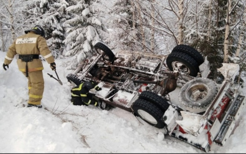 В Кировской области опрокинулся бензовоз с нефтепродуктами