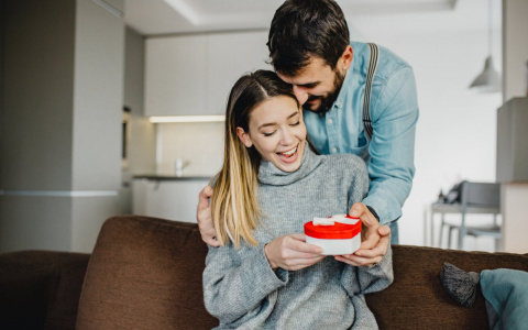 Tele2 дарит абонентам серебряные украшения и скидки на продукты