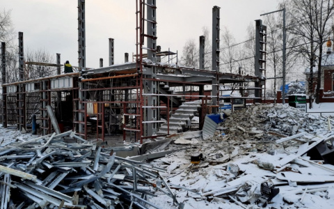 В Кирове на Луганской сносят самовольно построенный шинный центр