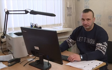 В Кировской области полицейский на руках вынес бабушку из загоревшегося дома