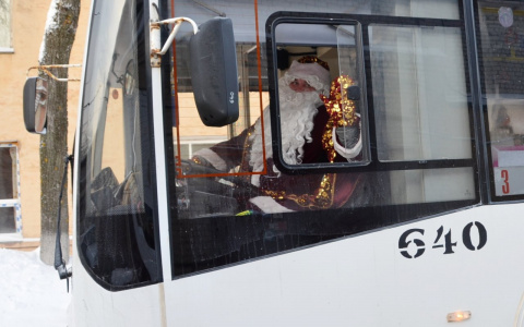 «Новогодний» троллейбус вышел в рейс в Кирове