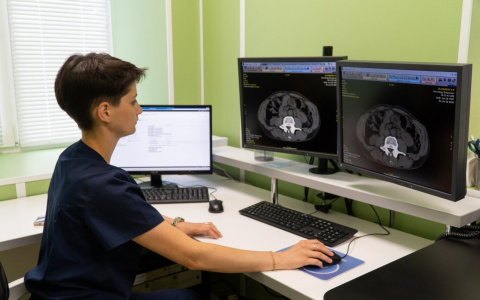 Врачи спасли 21-летнего кировчанина с кровохарканьем и редким пороком легкого