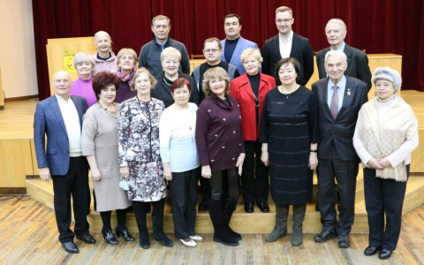 Кировских ветеранов поздравили с Новым годом