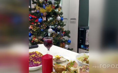 Диетолог озвучила список продуктов, которые стоит убрать с новогоднего стола