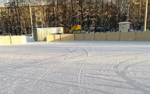 В Коминтерне на катке ночью испортили только что выровненный лед