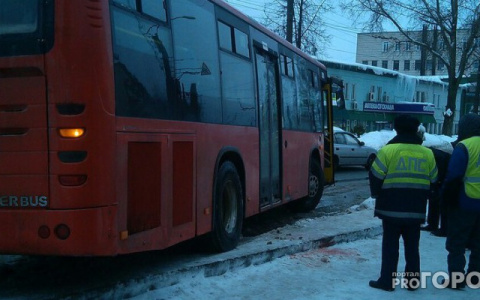 В Кирове ребенка поздно вечером высадили из автобуса в промзоне