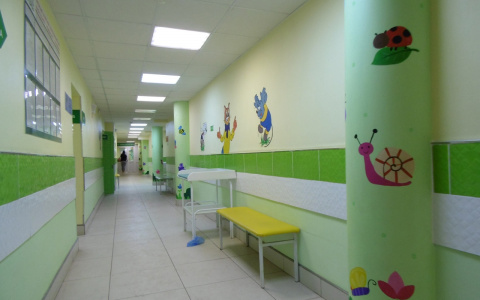 Врач назвала симптомы, которые могут проявиться у детей при омикроне