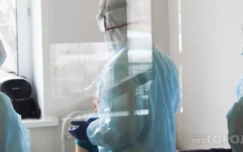 "У непривитых будет тяжелое течение": эпидемиолог заявил, что омикрон не является более легким штаммом