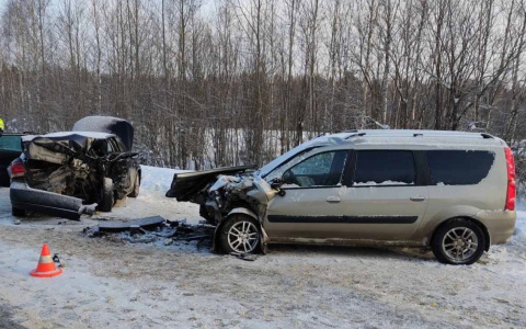 На трассе Кировской области в ДТП погибла женщина с ребенком