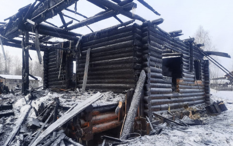 В Кировской области в пожаре на глазах жены погиб мужчина