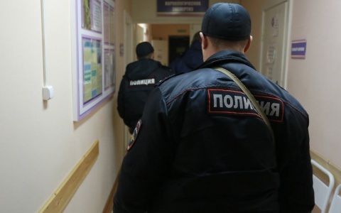 Ирония судьбы по-кировски: женщина нашла у себя дома избитого незнакомца