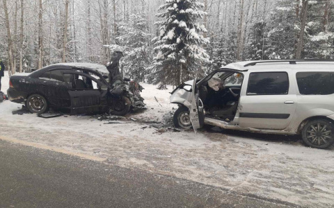 Один погиб и трое пострадали: на трассе в Кировской области случилось страшное лобовое ДТП