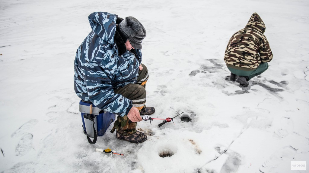 В Кировской области двое рыбаков провалились под лед
