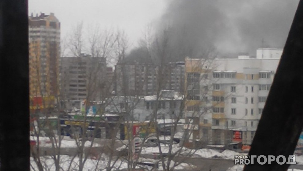 В Кирове рядом с крупным заводом вспыхнул склад