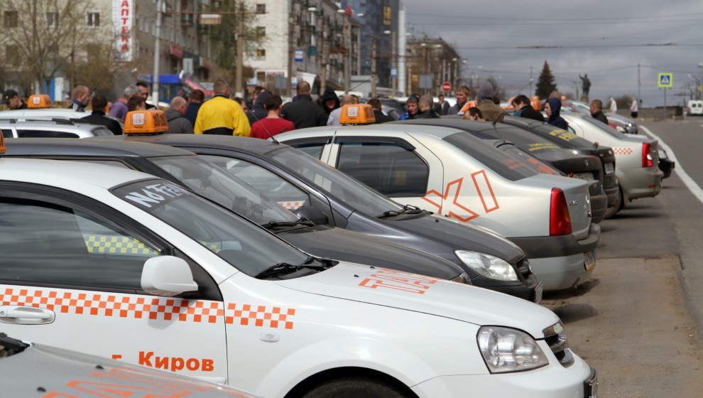 Разборка 30 таксистов на «Дружбе»: пострадали 4 пассажира