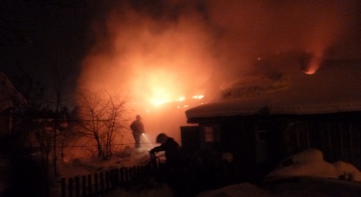 В Кирове сгорел дом: на пепелище нашли тело мужчины