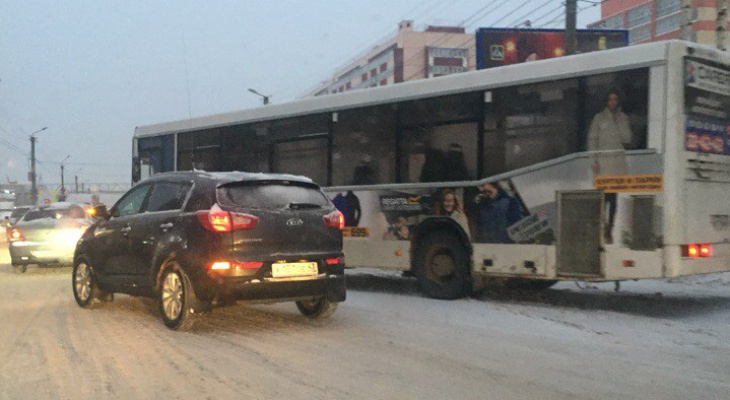 Пятикилометровая пробка образовалась по дороге из Нововятска в Киров