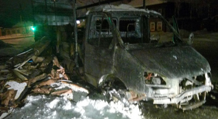 В Яранске на ходу вспыхнула «Газель» с матрасами, водитель с ожогами в больнице