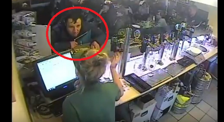 В Кирове разыскивают парня, который избил и ограбили посетителя бара