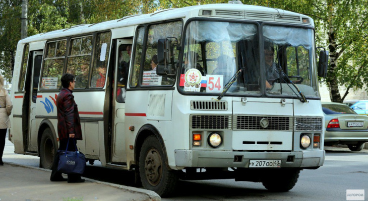 Пыль, щели, люк для гроба: 4 жалобы на общественный транспорт в Кирове