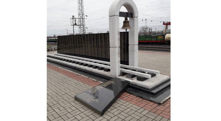 В Котельниче накануне Дня Победы вандалы повредили памятник