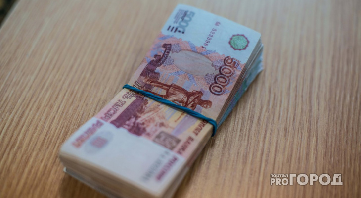 Главный бухгалтер спортивной школы в Кирове начислила премий на 300 000 рублей