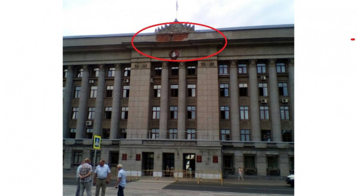 В правительстве Кировской области прокомментировали обрушение фасада своего здании
