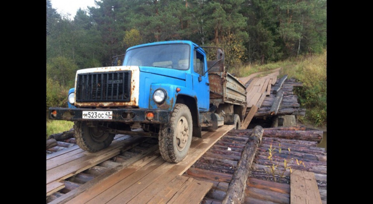 Обвалившийся мост в Кировской области должны были ремонтировать летом