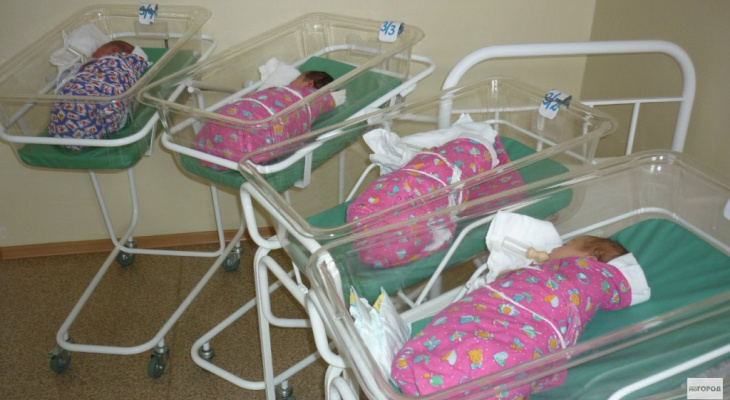 Власти хотят выдавать кировским новорожденным подарки за 10 тысяч рублей