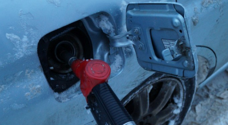На заправках в регионах России нашли фальшивый бензин